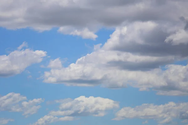 Blauer Himmel Mit Weißen Wolken Tageshintergrund Für Die Gestaltung Ihrem — Stockfoto