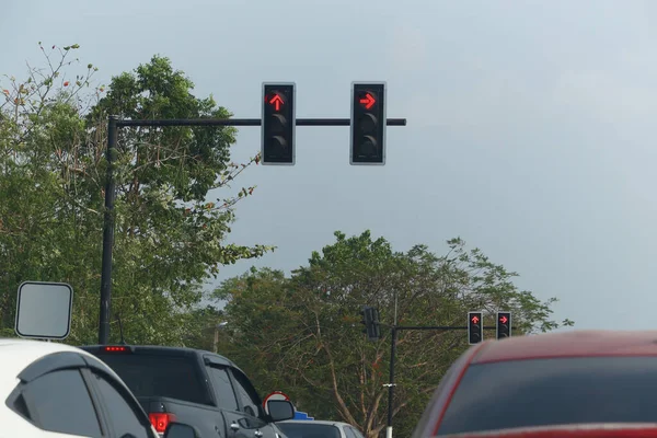 Semáforos Que São Vermelhos Indicam Para Parar Muitos Carros Esperando — Fotografia de Stock