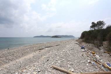 Tayland 'ın Chonburi Eyaleti' ndeki güzel Koh Larn plajı, Tayland 'ın deniz manzarası, popüler turizm merkezleridir..