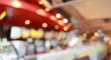 Geniş Açı, kahve dükkanının içini bulanıklaştırdı. Çalışma konseptinizdeki tasarım için Görüntü Kafe soyut arka planı..