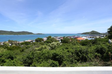 Gündüz Samae San adası ve deniz manzarası, Tayland 'ın Chonburi eyaletinde deniz yoluyla popüler turistik merkezler..