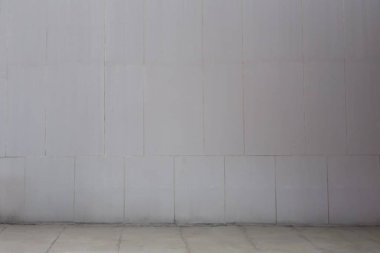 Tasarım arka planı için eski beton duvarın yüzeyi ve eski, kirli beton zemini görebiliyordu..