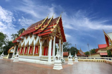 Wat Khositaram Zinciri 'nde (Wat Luang Pho Kuay) güzel bir şapel bulunmaktadır.