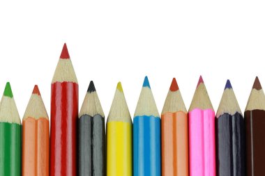 Sivri uçlu renkli kalem, beyaz arkaplanda izole edilmiş ve kırpma yolları var..