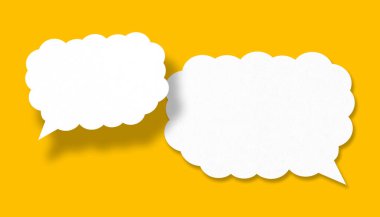 İş konseptinizde tasarım için sarı arkaplana karşı boş beyaz bulut kağıdı konuşma balonu şekli.