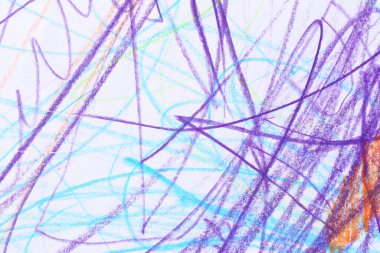 Mor, mavi ve turuncu renkli kalem çizgileri, soyut çizgilerin oluşturduğu bir karmaşa..