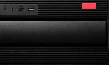 USB portları ve minimalist tasarımı olan şık modern bilgisayar kılıfı. Teknoloji meraklıları, hobiciler ve stil hırdavatçıları için ideal..