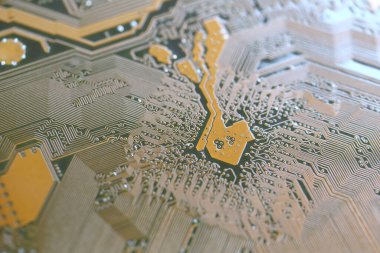 Bilgisayarın ana kartının arkasındaki merkez noktaya odaklanın. Çalışma teknolojisi arka planınızdaki tasarım için ana panele..