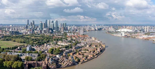 Londra Metropolünün Ticari Konut Binaları Gökdelenleri Hava Manzarası Şehir Insanlar — Stok fotoğraf
