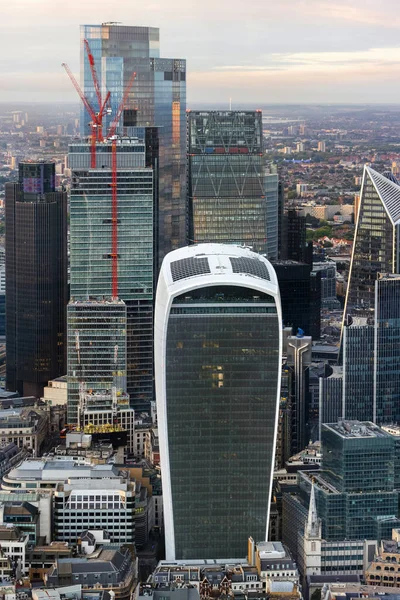ロンドン市内の高層ビルとビルの眺め — ストック写真