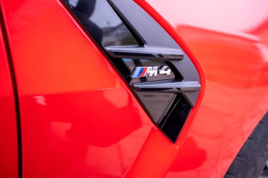 Slovenya, Ljubljana - 25 Kasım 2022: Kırmızı BMW M4