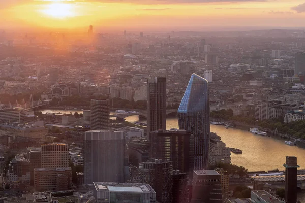 Londra Şehir Siluetinin Panoramik Manzarası Renkli Günbatımı Işığı Hava Görüntüsüyle — Stok fotoğraf