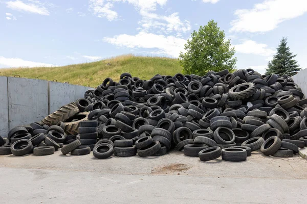 Heap Pneus Borracha Industriais Usados Antigos Especialmente Selecionados Lixo Uma — Fotografia de Stock