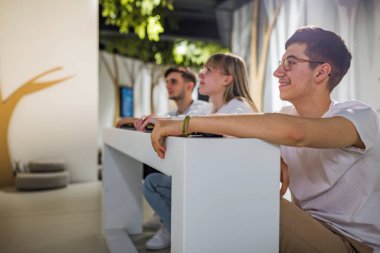 Bir Tuşun Üzerinde Eller Yarışması Öğrencileri