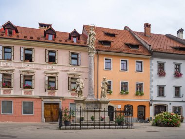 Slovenya 'nın eski şehir merkezinde Skofja Loka kenti