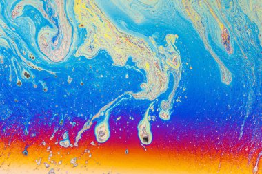 Renkli sıvı karışımı, dinamik akışkan doku arka planında karıştırıcı boya, yakın çekim. Sanatsal, gerçeküstü ve psikedelik tasarım konsepti.