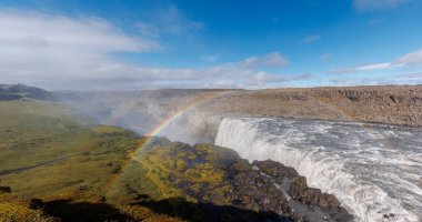 Dettifoss şelalesi manzarası, İzlanda 'daki etkileyici Jokulsargljufur kanyonundaki güçlü su akışı. Doğal merak konsepti.