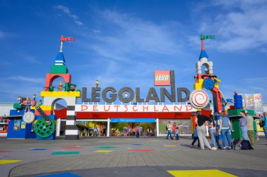 GUNZBURG, GERMANY - 30 Nisan 2024: Legoland Deutschland Park Girişi