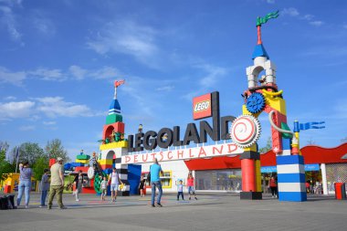 GUNZBURG, GERMANY - 30 Nisan 2024: Legoland Deutschland Park Girişi