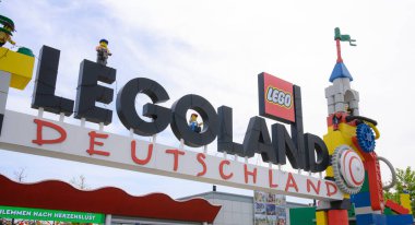 GUNZBURG, GERMANY - 30 Nisan 2024: Legoland Deutschland Park Girişi