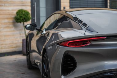 Slovenya, Ljubljana - 10 Eylül 2024: Lotus Emira lüks spor araba