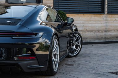 Slovenya, Ljubljana - 6 Kasım 2024: Porsche 911 ST lüks spor araba