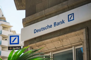 İspanya, Santa Cruz - 1 Kasım 2023: Deutsche Bank logosu