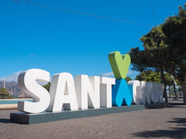 Tenerife, İspanya - 1 Kasım 2023: Santa Cruz şehir işareti