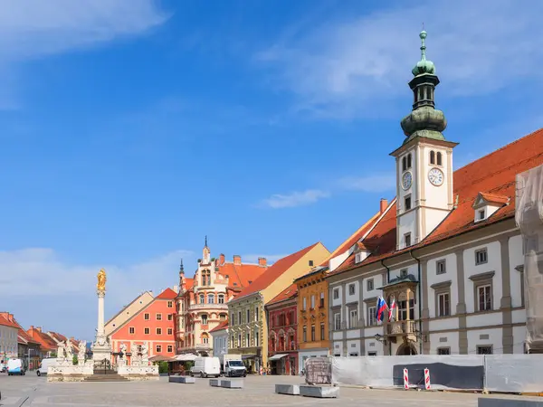 Maribor şehrinin ana meydanı, Slovenya tarihi mimarisi ve binaları ile