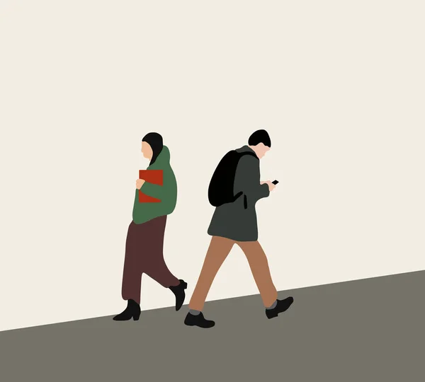 Siswa Dengan Ransel Dan Menggunakan Ponsel Berjalan Jalan Kota Pergi Stok Gambar Bebas Royalti