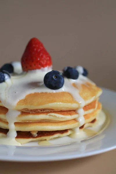 Pancakes Blueberries Strawberry Cream Sweet Whipped Cream Flows Stack Pancake — Stock Photo, Image