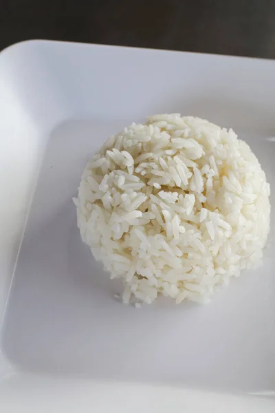 Ryż Tajski Ryż Jaśminowy Białym Talerzu Miejscem Kopiowania Tekstu Widok — Zdjęcie stockowe