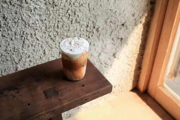 Καφέ Καπουτσίνο Πάγο Κρύο Καλοκαιρινό Ποτό Νωρίς Πρωί Ήλιο Φως — Φωτογραφία Αρχείου