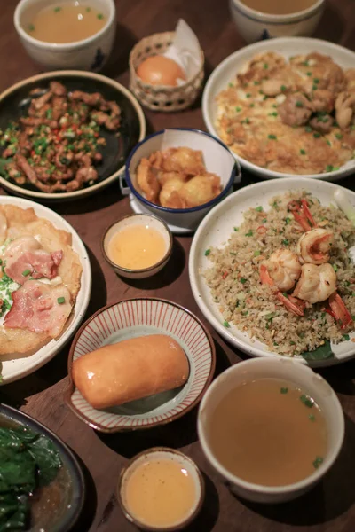 亚洲食物背景 各种配料摆在桌上 收集供餐馆装饰用的食物 泰国菜 — 图库照片