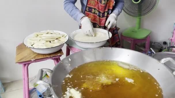 Deep Fried Sliced Banana Hot Oil Big Iron Pan Traditional — Stock Video