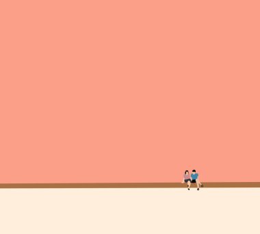 Romantik bir randevuda şehirde yan yana oturan çift. Sokak stili, seyahat ve yaz boyunca dışarıda mutlu bir erkek ve kadınla aşk.