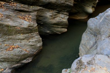 Büyük Kanyon Wang Sila laeng, Nan. Ulusal Park 'ın Tayland manzarası. Kayalar arasında su akıyor. Doğa ve seyahat geçmişi