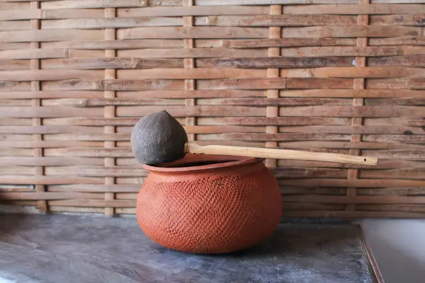 stock image Clay pot and coconut dripper on concrete floor. Vintage Asian style water holder. Community products in the North and Northeast of Thailand In ancient times