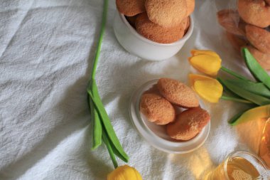 Mini castella keki, geleneksel Tayland yumurtalı keki ya da yumurta ve şekerden yapılmış Khanom Khai, yumuşak hamur. Lezzetli yerel tatlı.