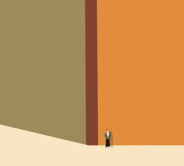 Şehir caddesinde binanın köşesinde duran adam. Minimum sanat tasarımı modern mimari binası. Yaşam biçimi