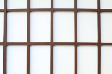 Geleneksel Japon tahta ızgara duvarı. İç veya dış tasarım kapısı veya penceresi.