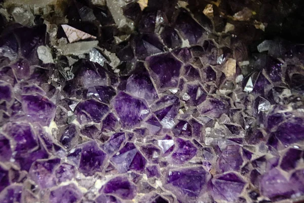 Close Beautiful Purple Golden Crystals — Stock Photo, Image