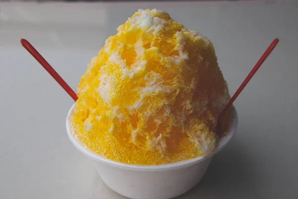 Sarı Beyaz Dondurma — Stok fotoğraf