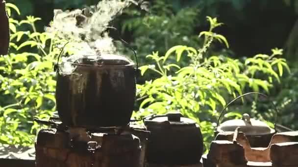 Pot Riz Fumé Dans Vieux Cottage Philippin Abuhan — Video
