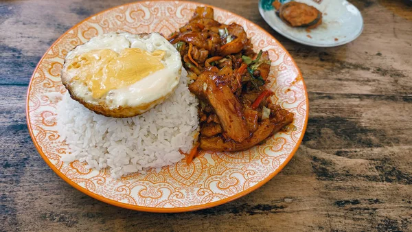 Telur Nasi Dengan Ayam Goreng — Stok Foto