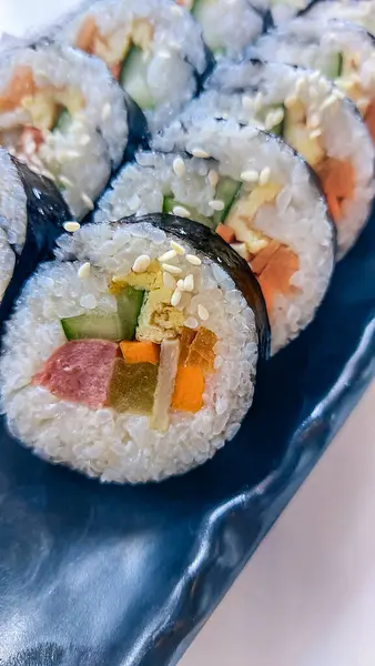 Sushi Uma Chapa Perto — Fotografia de Stock