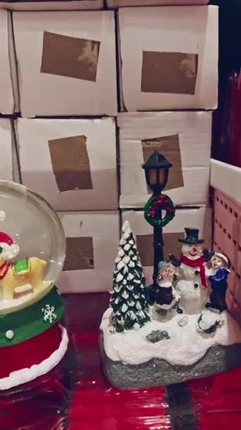 Pan Dejado Navidad Bola Nieve Figuritas Estante Una Tienda Recuerdos — Vídeos de Stock