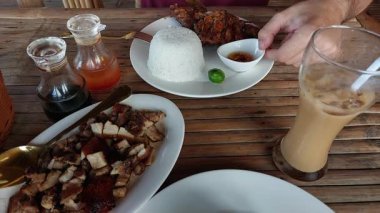 Bir yemeğin mutfak fotoğrafı.