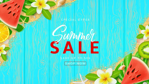 Интернет-баннер для летней распродажи. Вид сверху на свежие летние фрукты, морсы, листья арахиса и цветы сандурии на деревянной текстуре. Векторная иллюстрация со специальной скидкой.