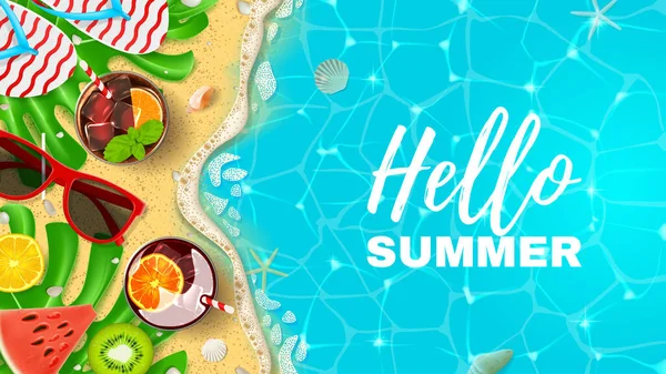 碑文と美しいバナーこんにちは夏 ビーチで現実的なオブジェクトと夏の装飾でトップビュー ベクトルイラスト 南国での季節の休暇の概念 — ストックベクタ